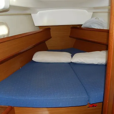 Botel Jenneau Sun Odissey 37